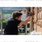 Houten balkon in renovatie met Adler Pullex Renovier-Grund. 